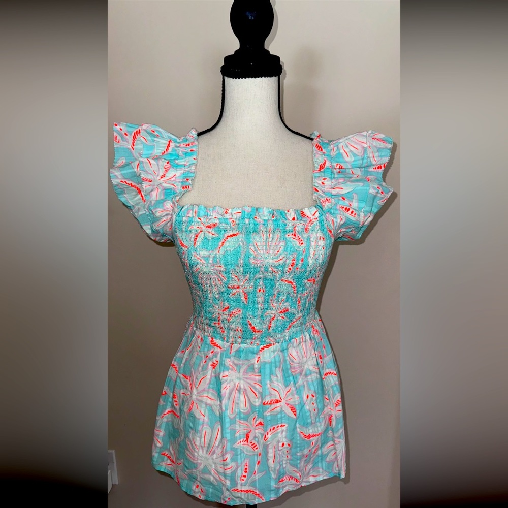 Vineyard Vines smocked babydoll top SZ. Small